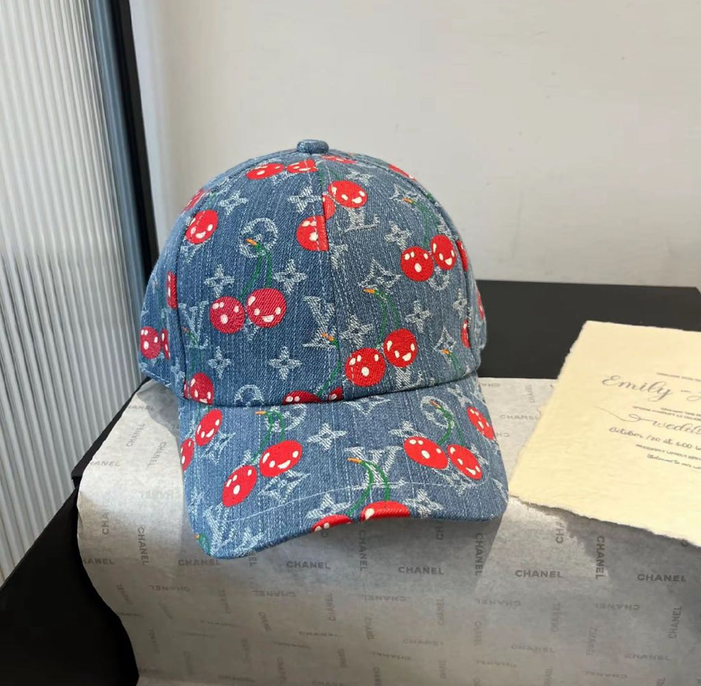 Bonnet cerise branché