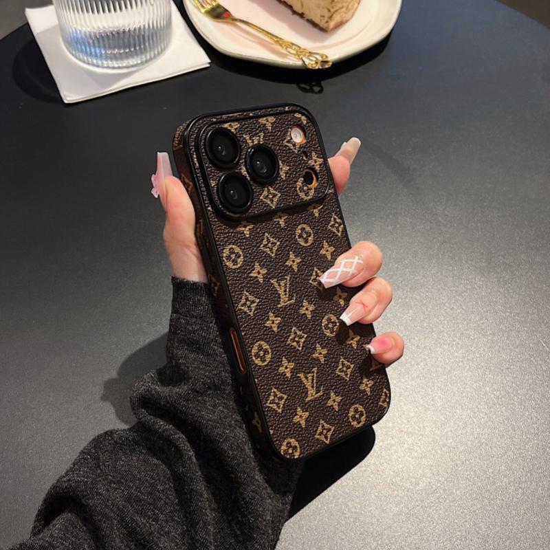 Étui iPhone en similicuir monogrammé premium