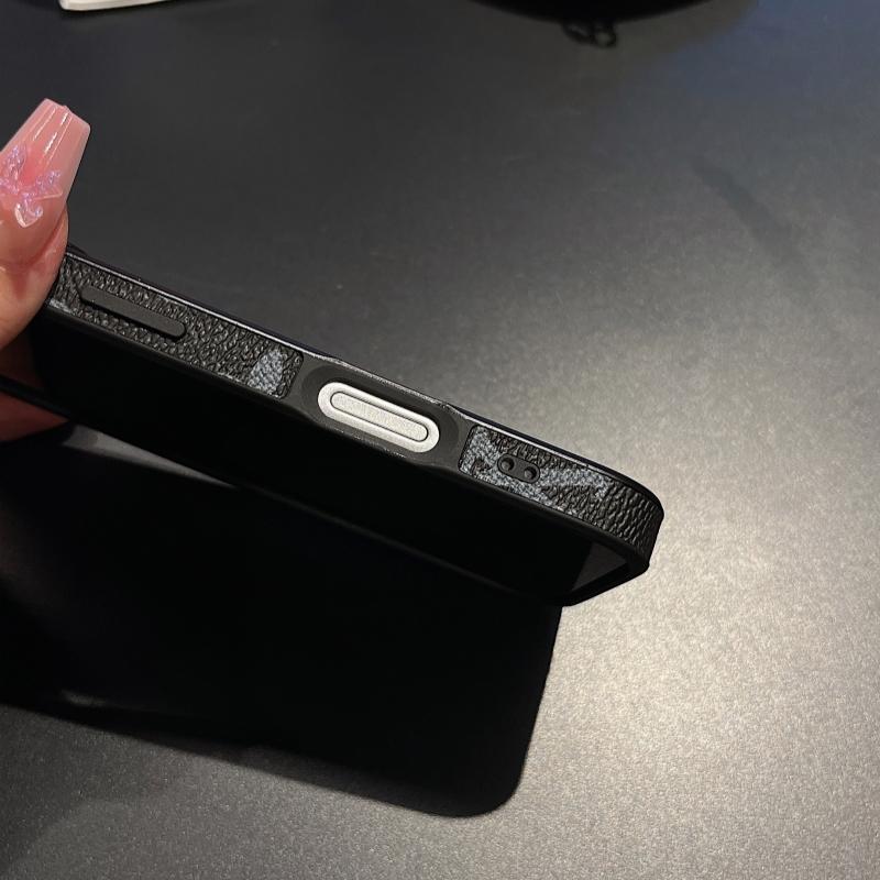 Étui iPhone en similicuir monogrammé premium
