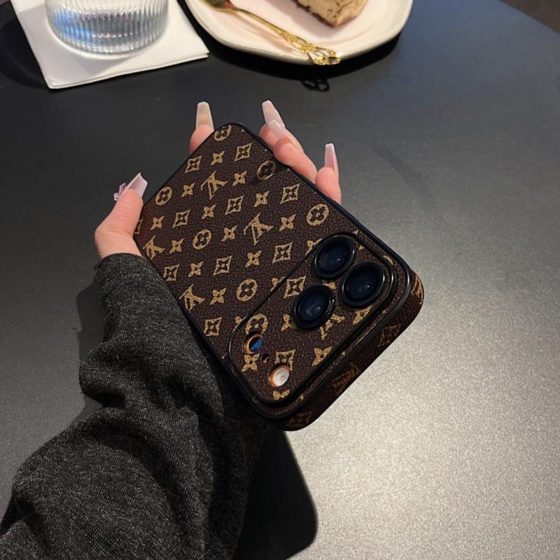 Étui iPhone en similicuir monogrammé premium