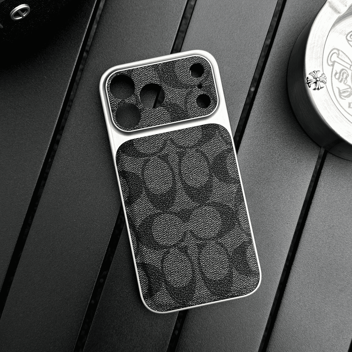 Étui de téléphone en cuir à motif de luxe avec bords antichoc