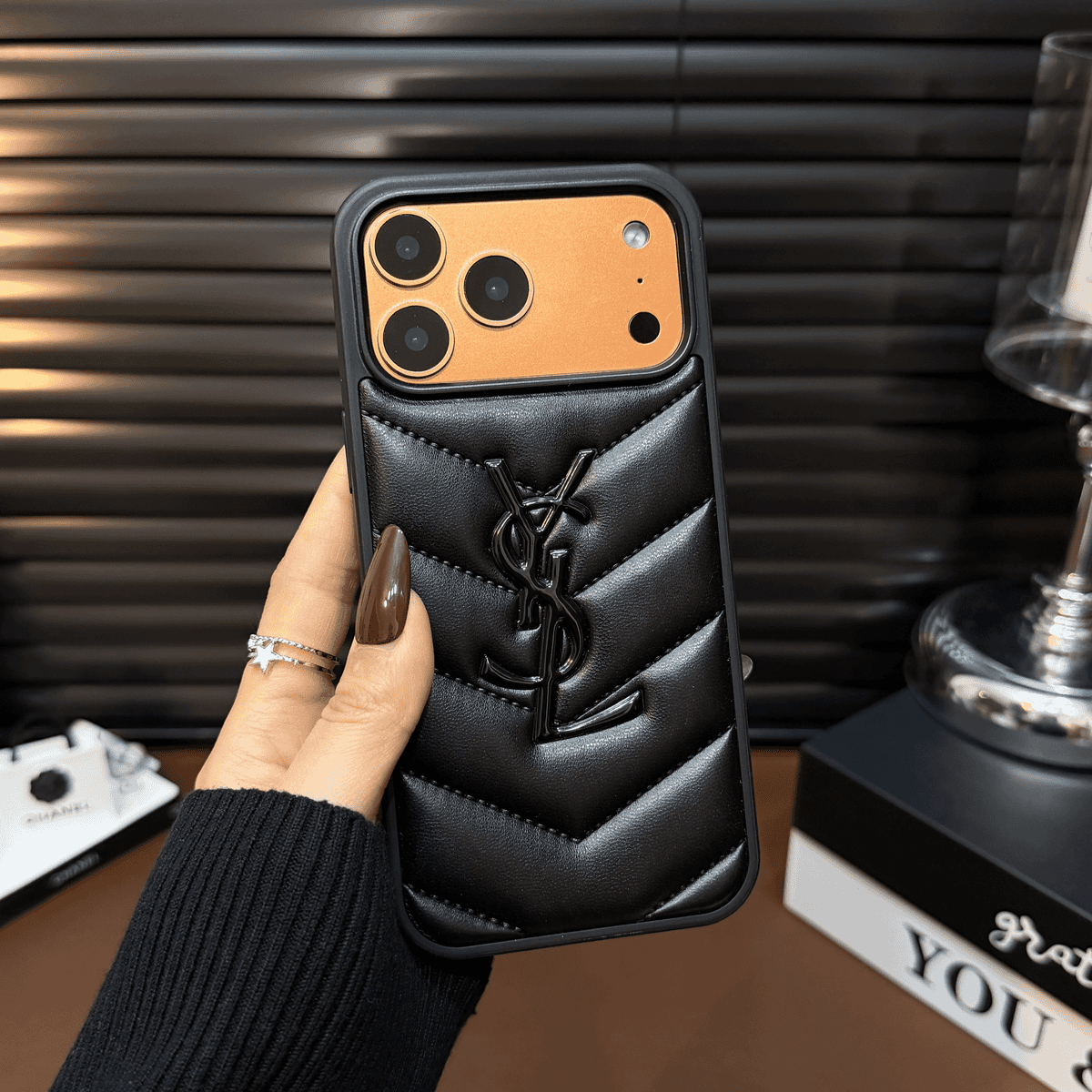 Coque iPhone en cuir matelassé de luxe — Housse de protection antichoc fine