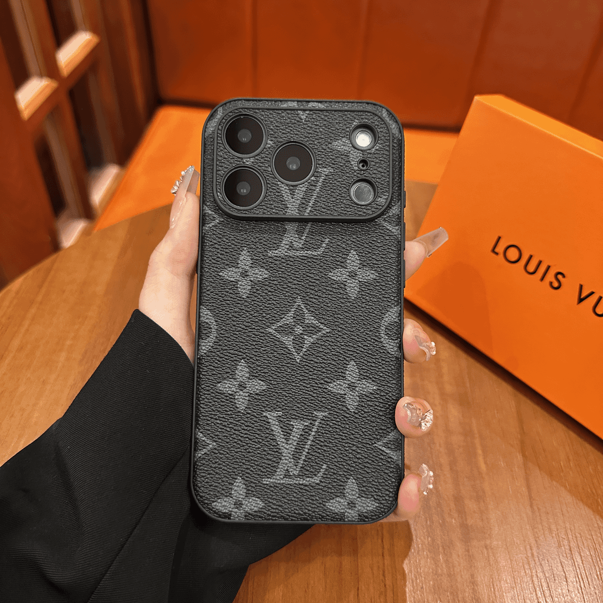 Étui de protection en cuir à motifs de qualité supérieure pour iPhone – avec cache coulissant pour appareil photo