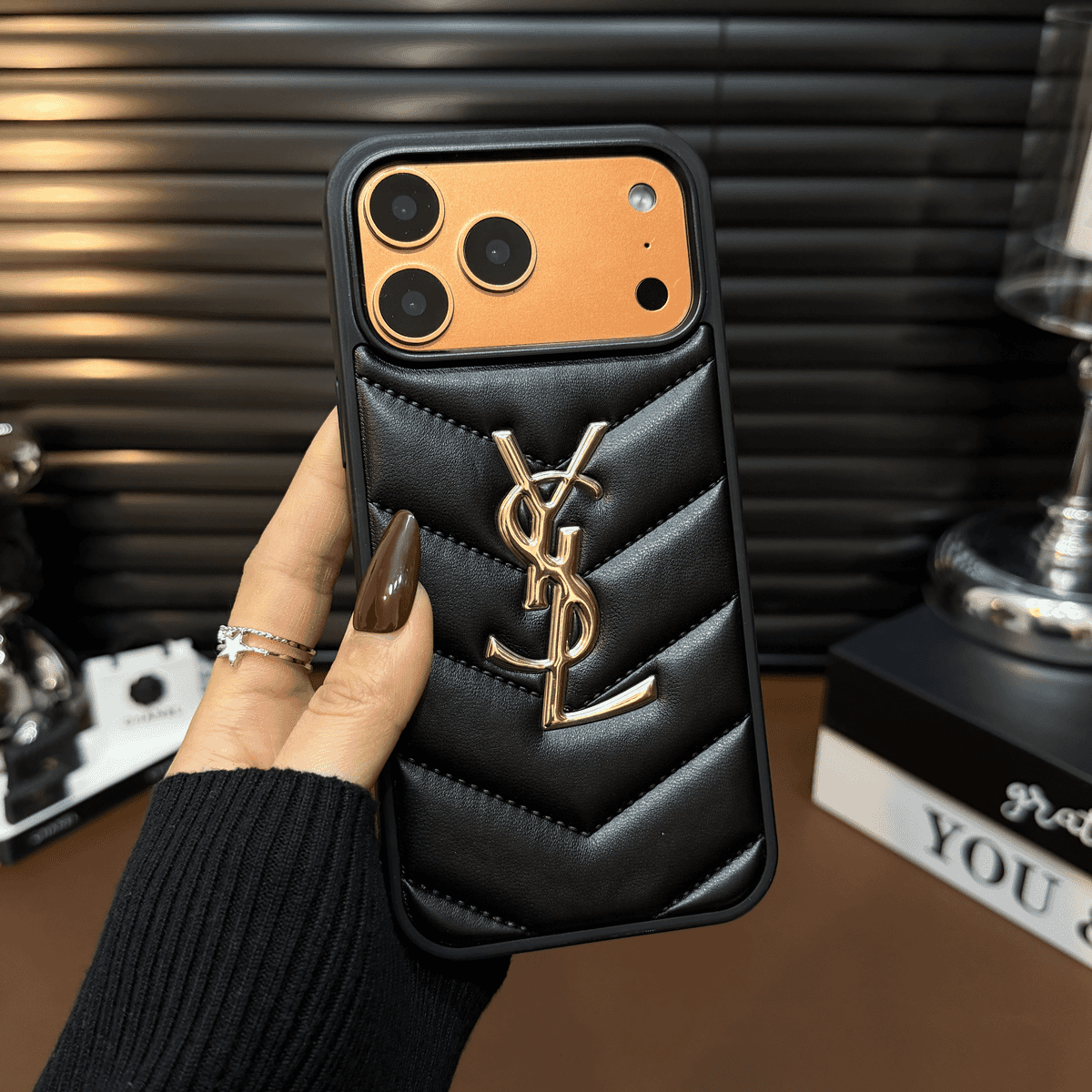 Coque iPhone en cuir matelassé de luxe — Housse de protection antichoc fine