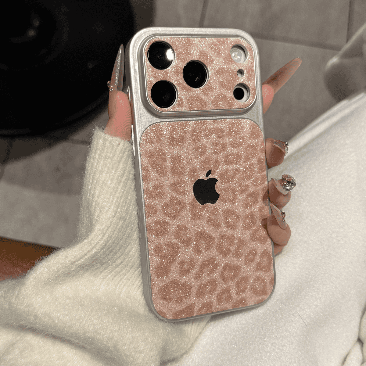 Coque de téléphone à paillettes imprimé léopard — Protection étincelante au design élégant