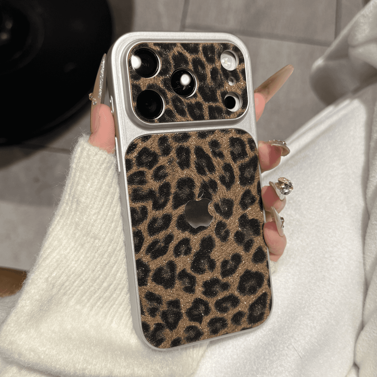 Coque de téléphone à paillettes imprimé léopard — Protection étincelante au design élégant