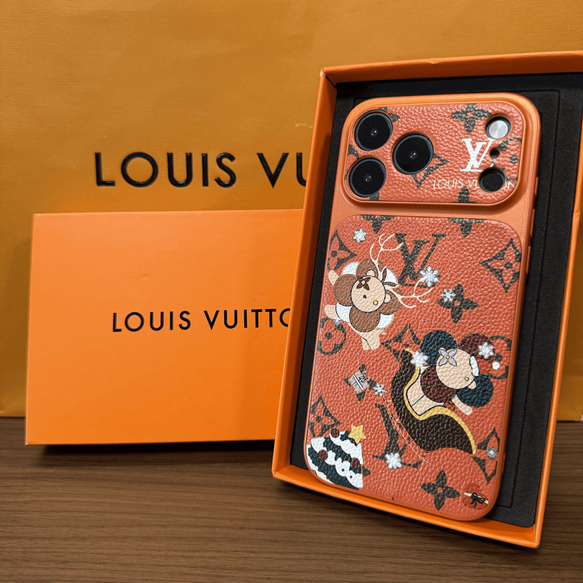 Étui iPhone de luxe multicolore avec monogramme