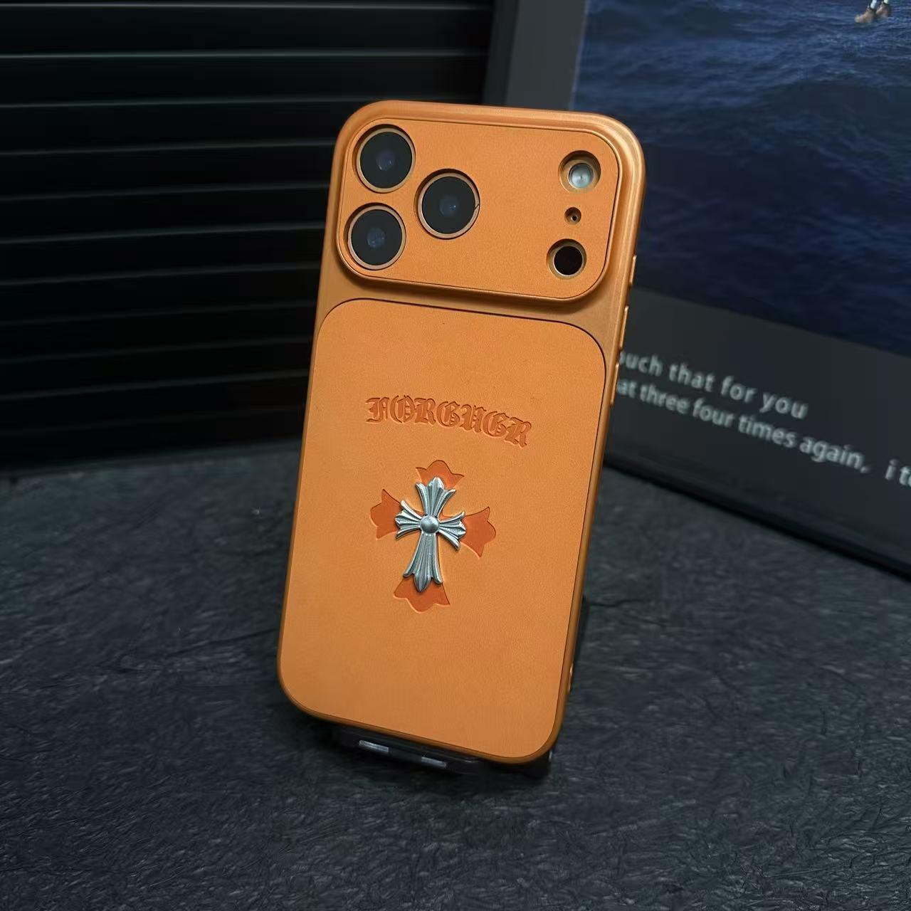 Kožené pouzdro na iPhone Chrome Hearts s křížem