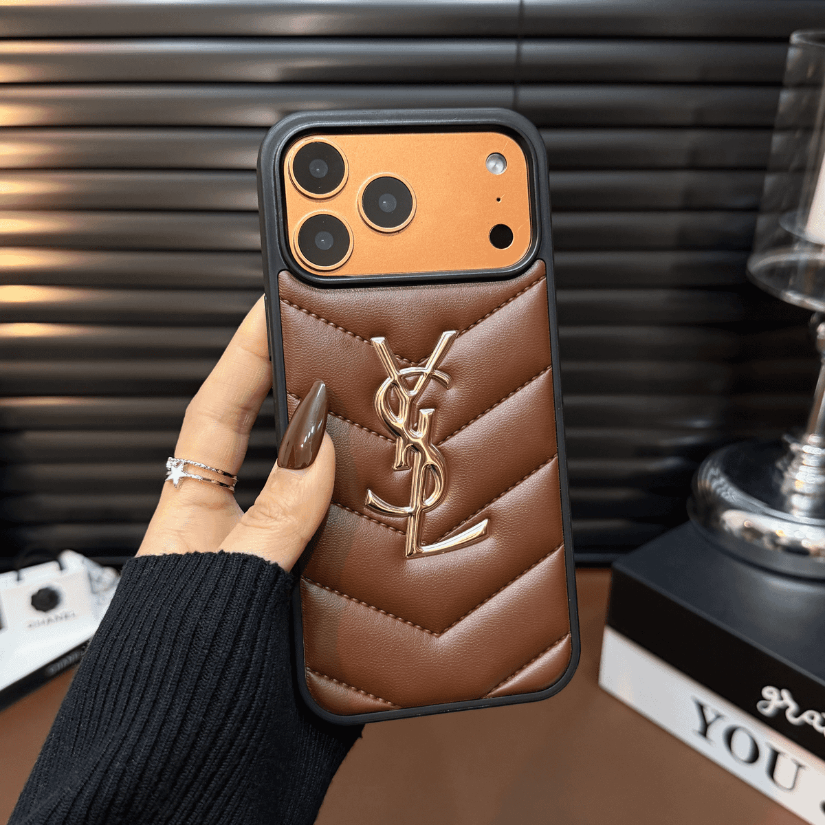 Coque iPhone en cuir matelassé de luxe — Housse de protection antichoc fine