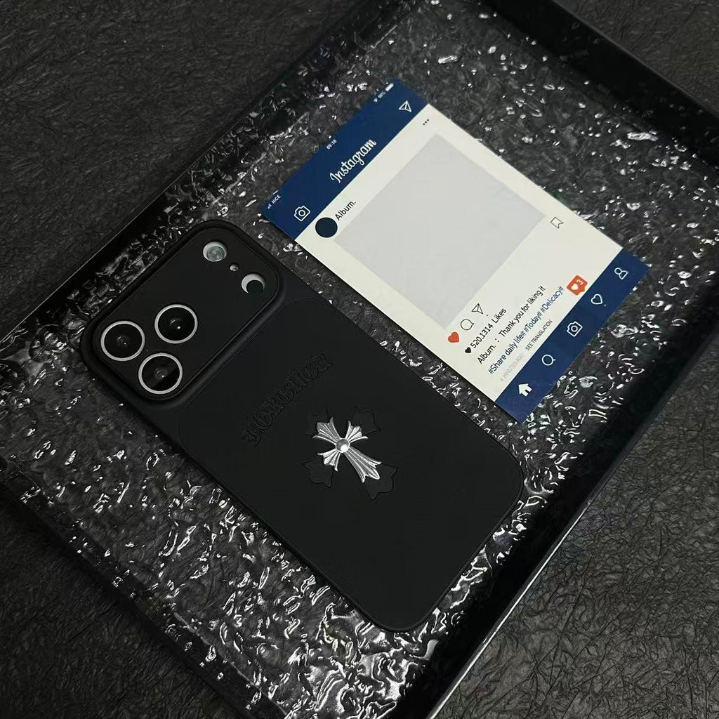 Kožené pouzdro na iPhone Chrome Hearts s křížem