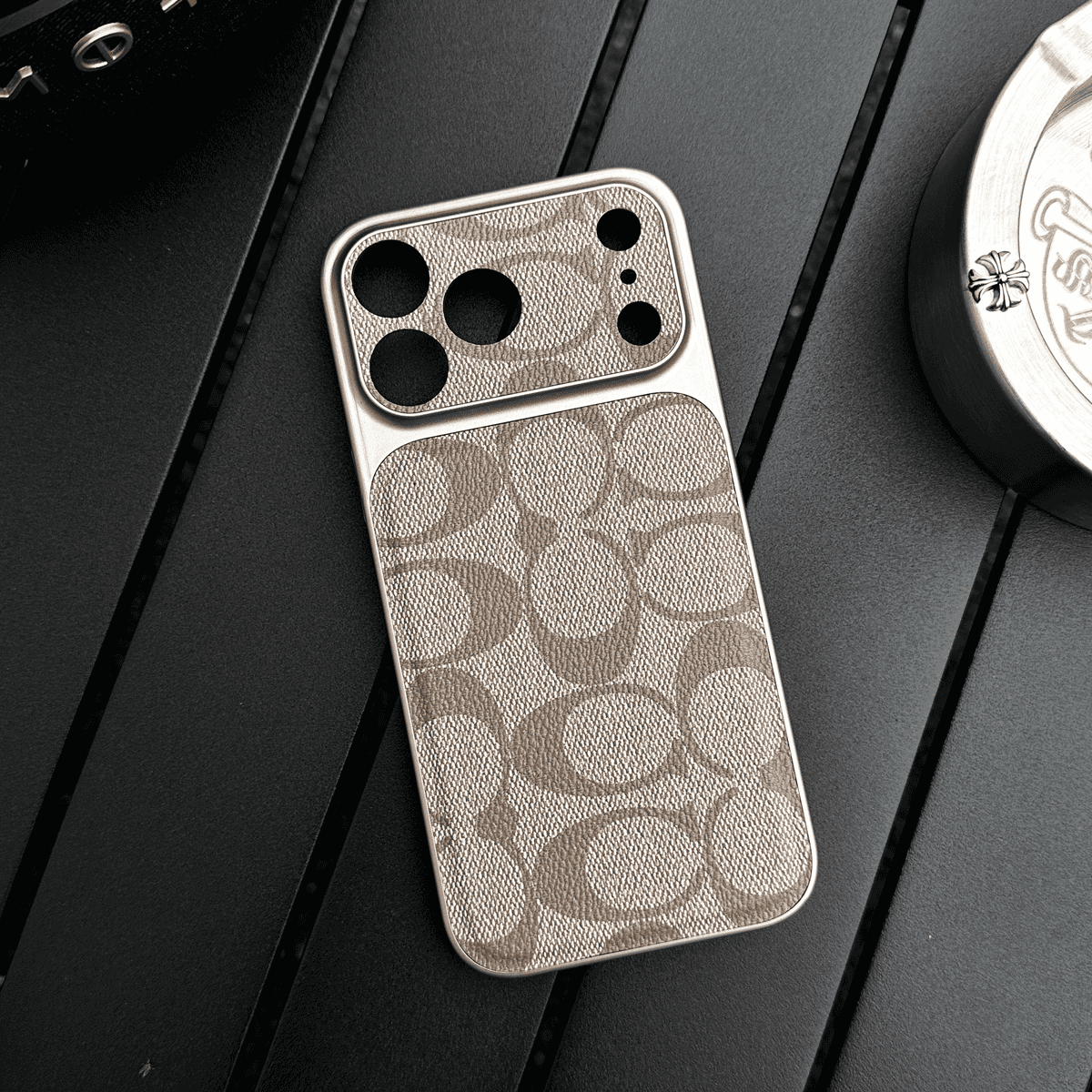 Étui de téléphone en cuir à motif de luxe avec bords antichoc