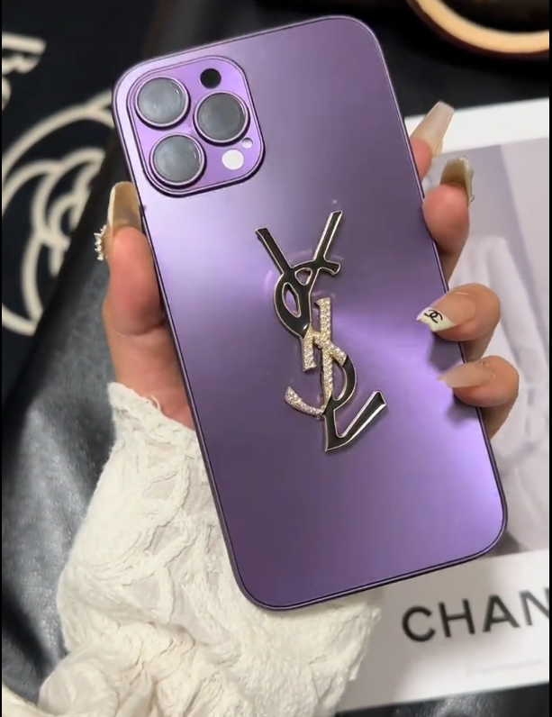 Elegantes Letter Shine x Mono iPhone Case mit Kette