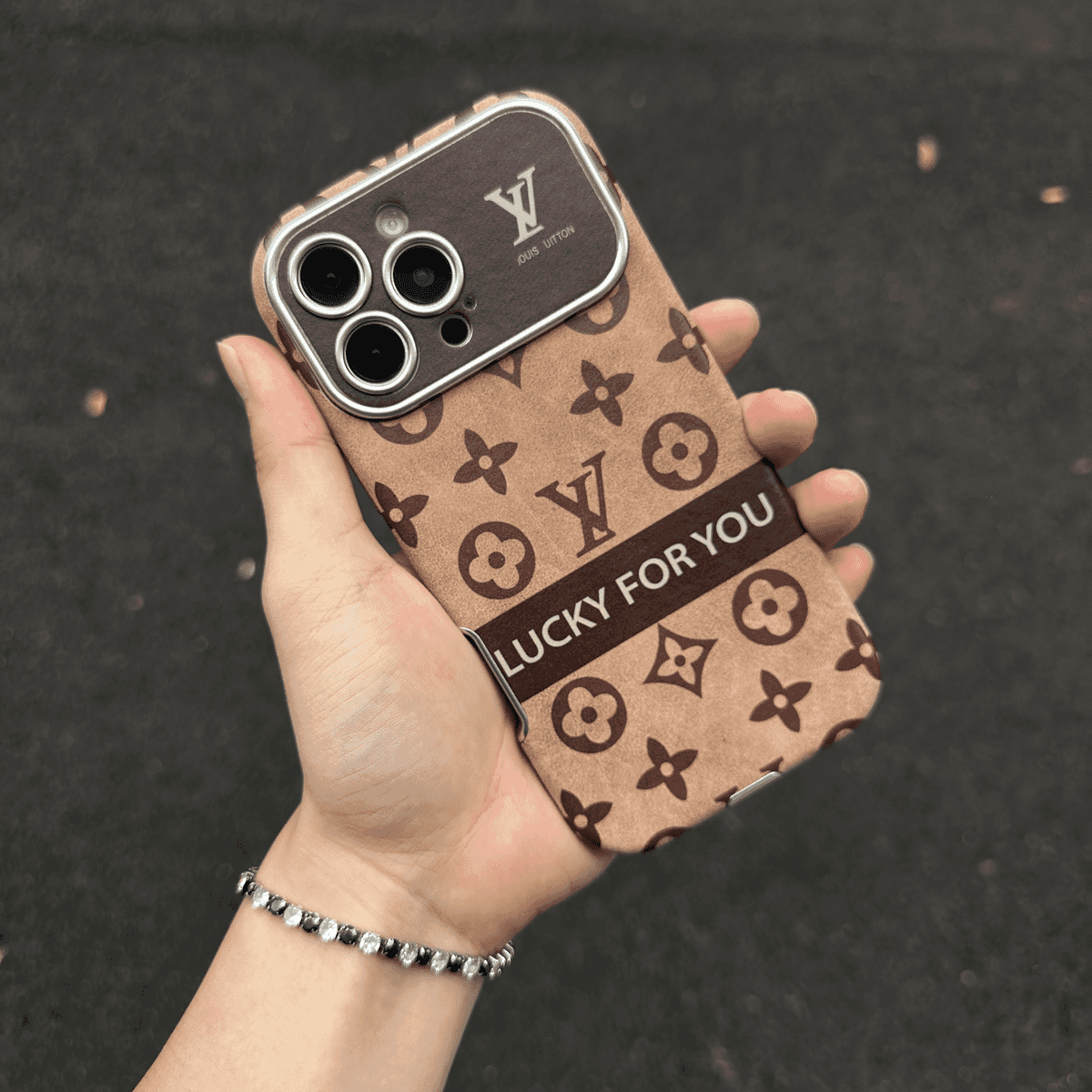 Coque iPhone en cuir marron et noir de luxe